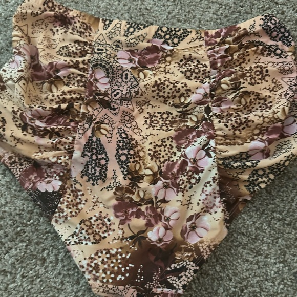 Torrid high waisted swim bottoms. size 2 - Picture 3 of 3
